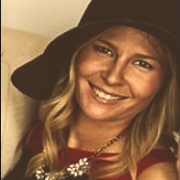 Meet your Posher, Jenn - Picture 1 of 1